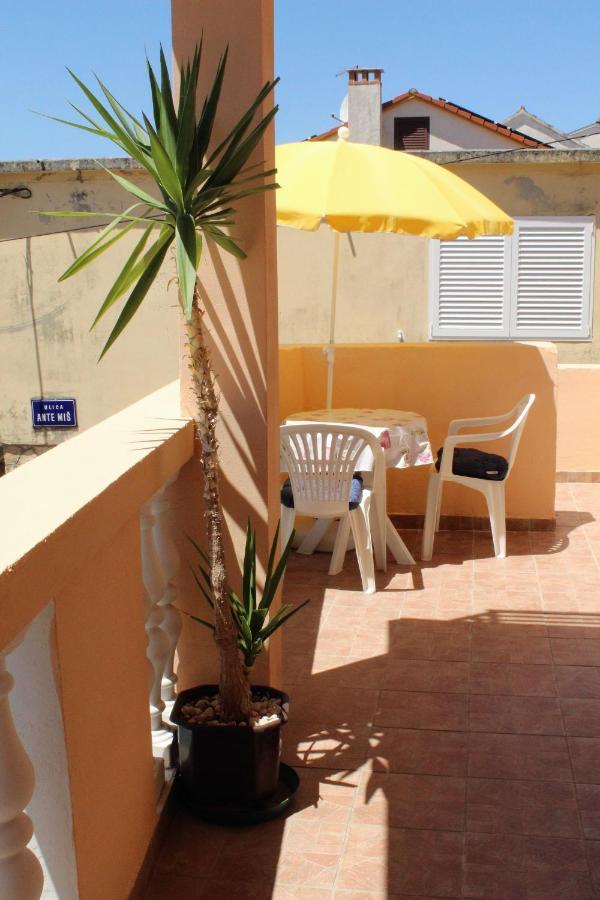 Apartman Тисно Екстериор снимка