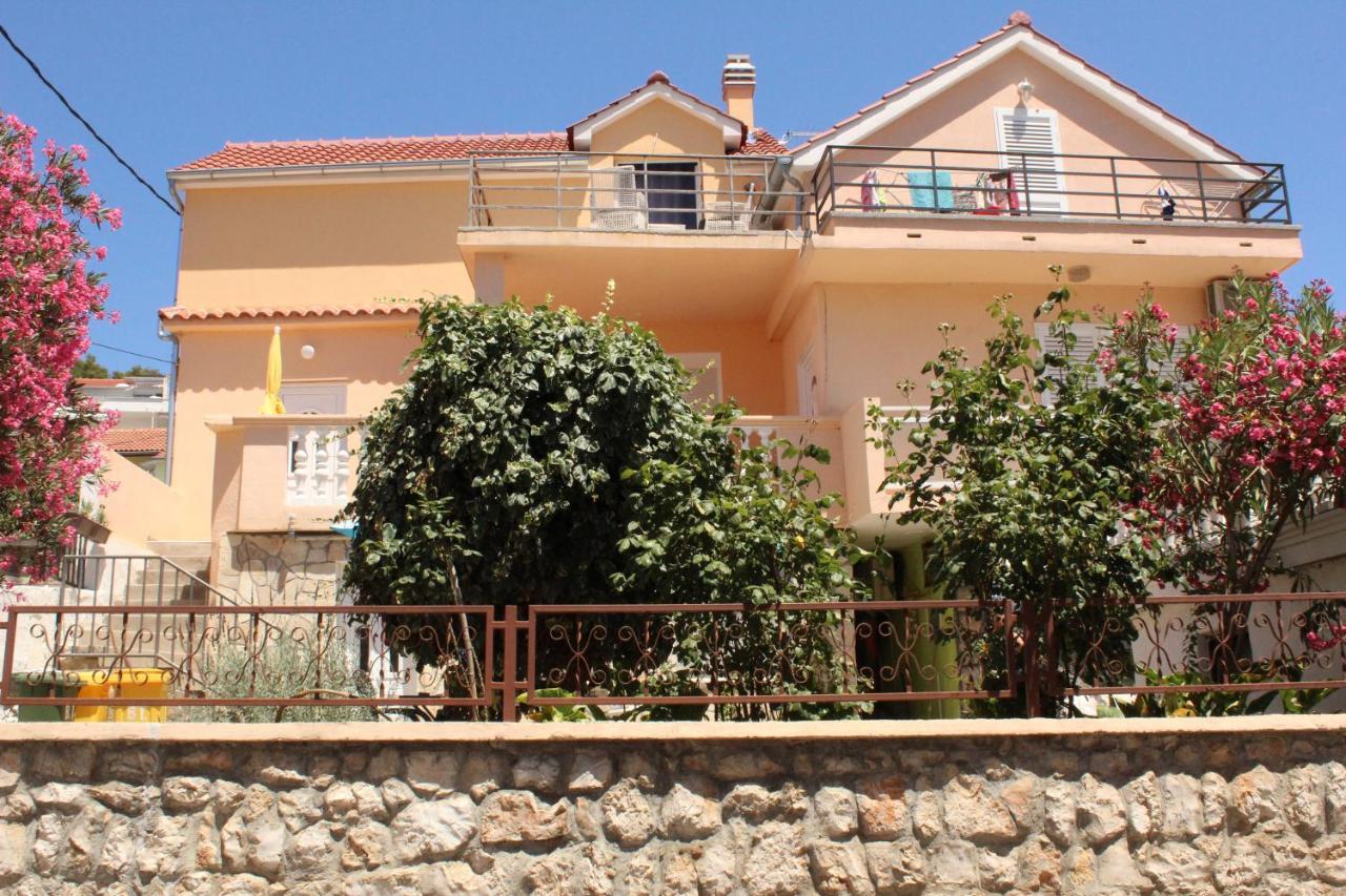 Apartman Тисно Екстериор снимка