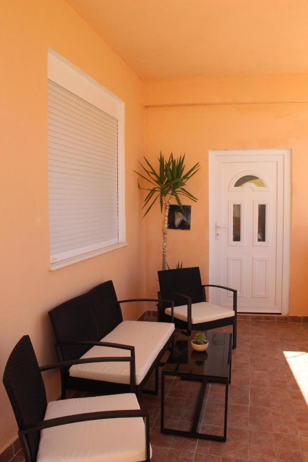 Apartman Тисно Екстериор снимка