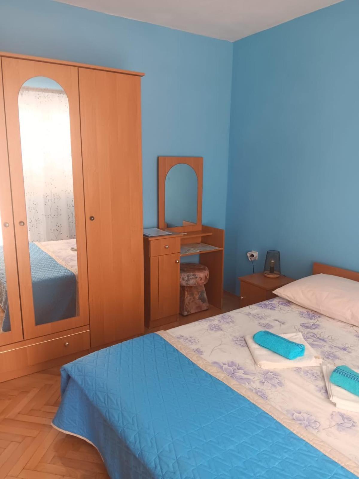 Apartman Тисно Екстериор снимка